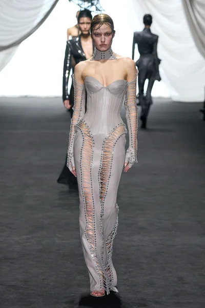 Look 15